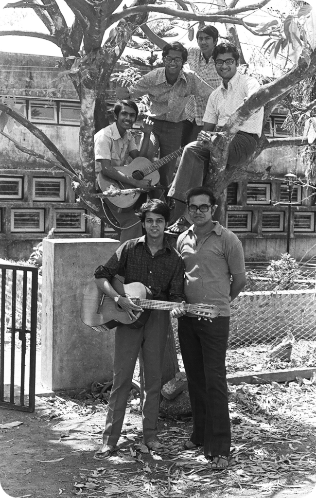 10 – Students_Guitar@2x